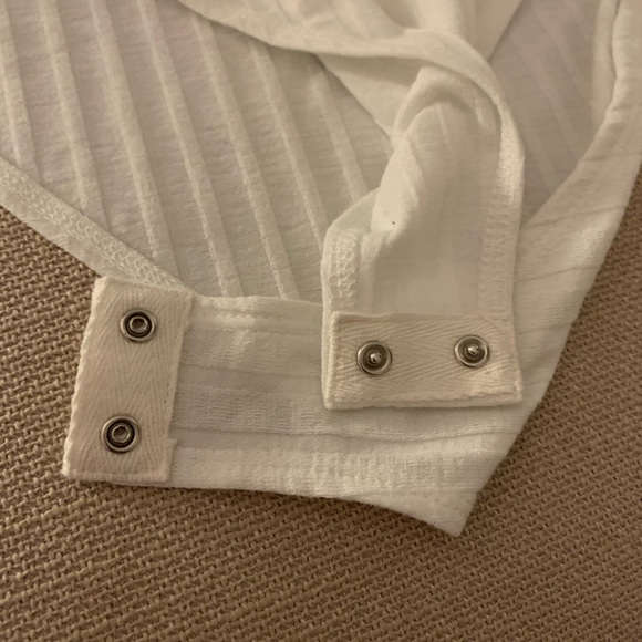 ✨Long Sleeve Bodysuit✨ - Picture 3 of 4